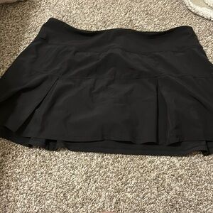 Black tennis skirt, size large